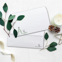 50x Briefumschläge DIN Lang in Weiß mit grünem Tannenbaum und Rentier - Haftklebung mit Abziehstreifen - 110 x 220 mm - 120 g/m² - Weihnachtsumschläge mit Motiv für Firmen und Privat