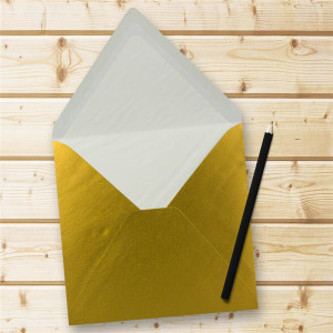 50x Briefumschläge Quadratisch 16 x 16 cm in Gold Metallic- Umschläge mit weißem Seidenfutter - Kuverts ohne Fenster & mit Nassklebung - Für Einladungskarten zu Hochzeit und Geburtstag