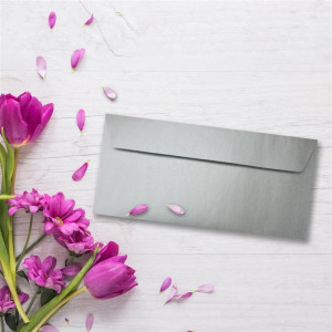 100 Silber-Metallic Brief-Umschläge DIN Lang - 11 x 22 cm - Haftklebung - glänzende Kuverts für große Einladungen und Karten, Hochzeit & Weihnachten