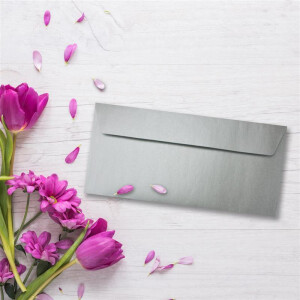 50 Silber-Metallic Brief-Umschläge DIN Lang - 11 x 22 cm - Haftklebung - glänzende Kuverts für große Einladungen und Karten, Hochzeit & Weihnachten