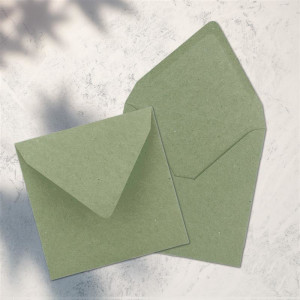 100x Vintage-Umschläge quadratisch aus grünem Kraftpapier - nachhaltig - 15,5 x 15,5 cm - Nassklebung Spitzklappe - NEUSER PAPIER