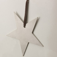 Echter Edelstahl-Nussknacker Form Stern inklusive Lederband - 6,8 x 6,8 cm - Cellophaniert ideal als Anhänger oder kleines Geschenk